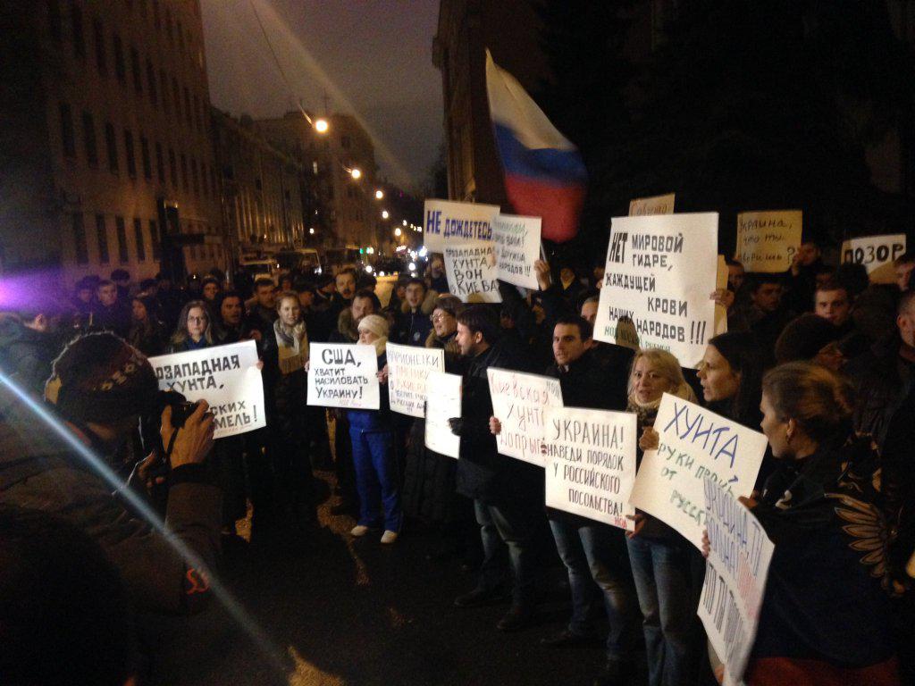 Акция протеста у посольства Украины в Москве: Онлайн